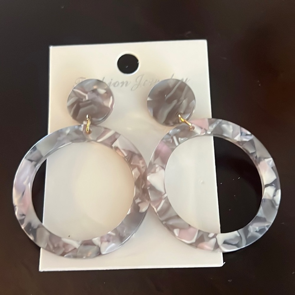 Gray marbled acrylic earrings-NWT
